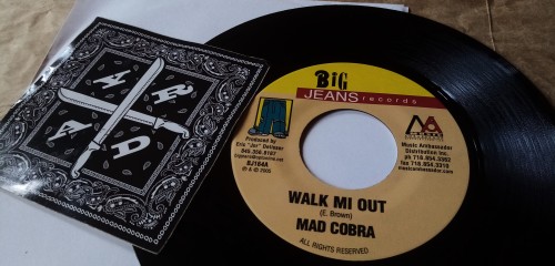 Mad Cobra – Walk Mi Out (2005)